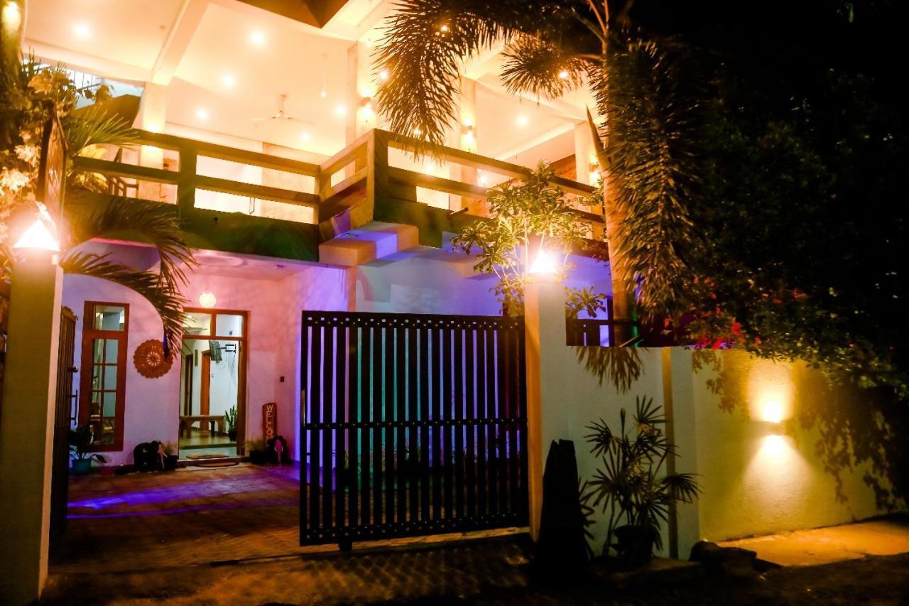 Costels Mirissa Hostel Bagian luar foto