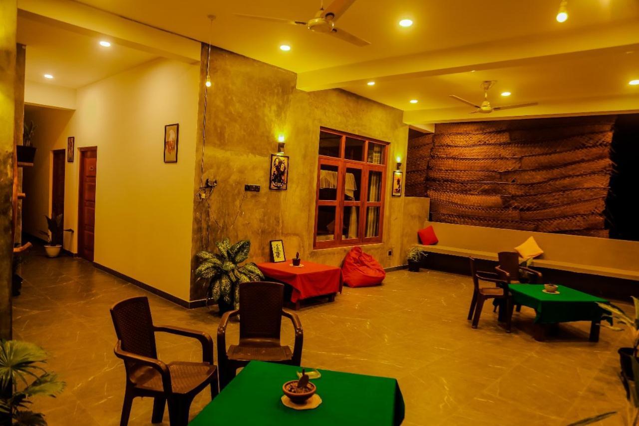 Costels Mirissa Hostel Bagian luar foto