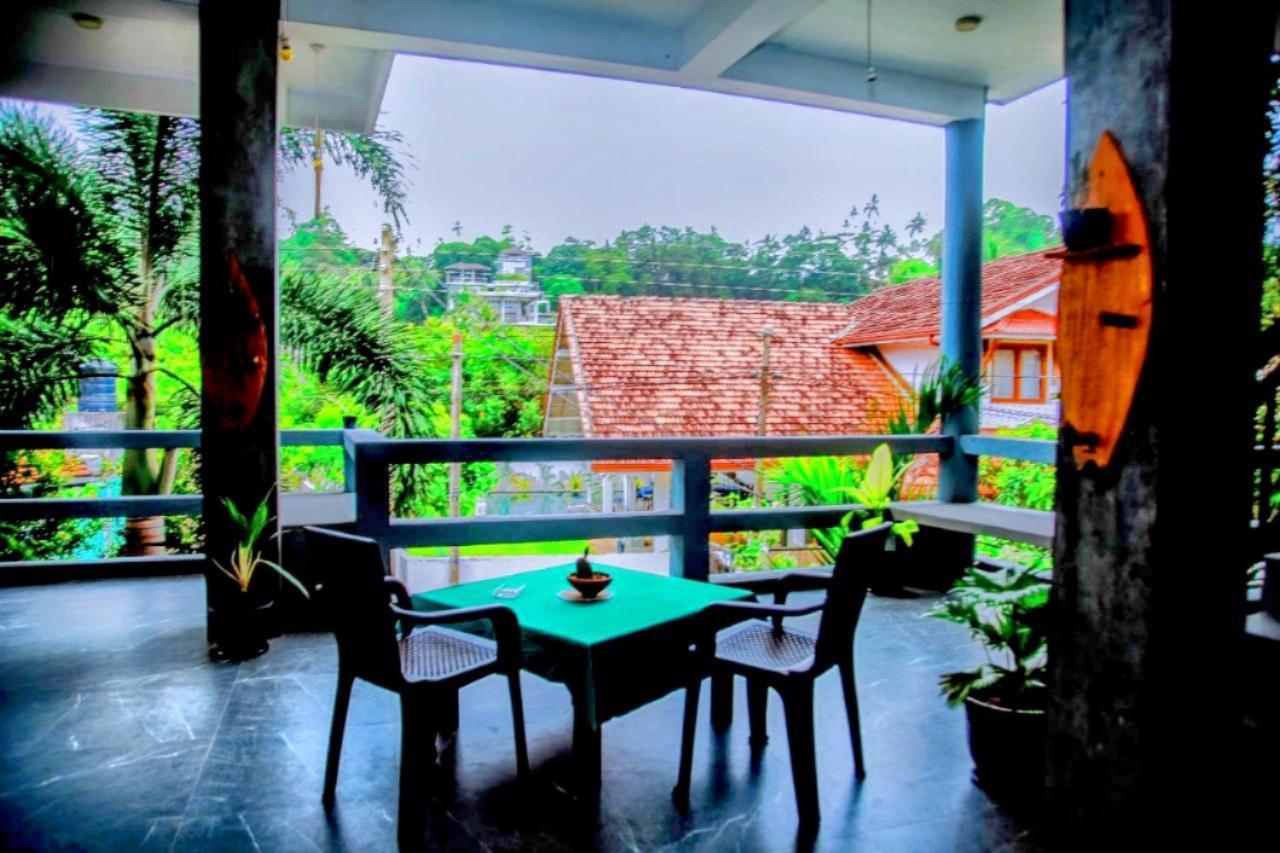 Costels Mirissa Hostel Bagian luar foto