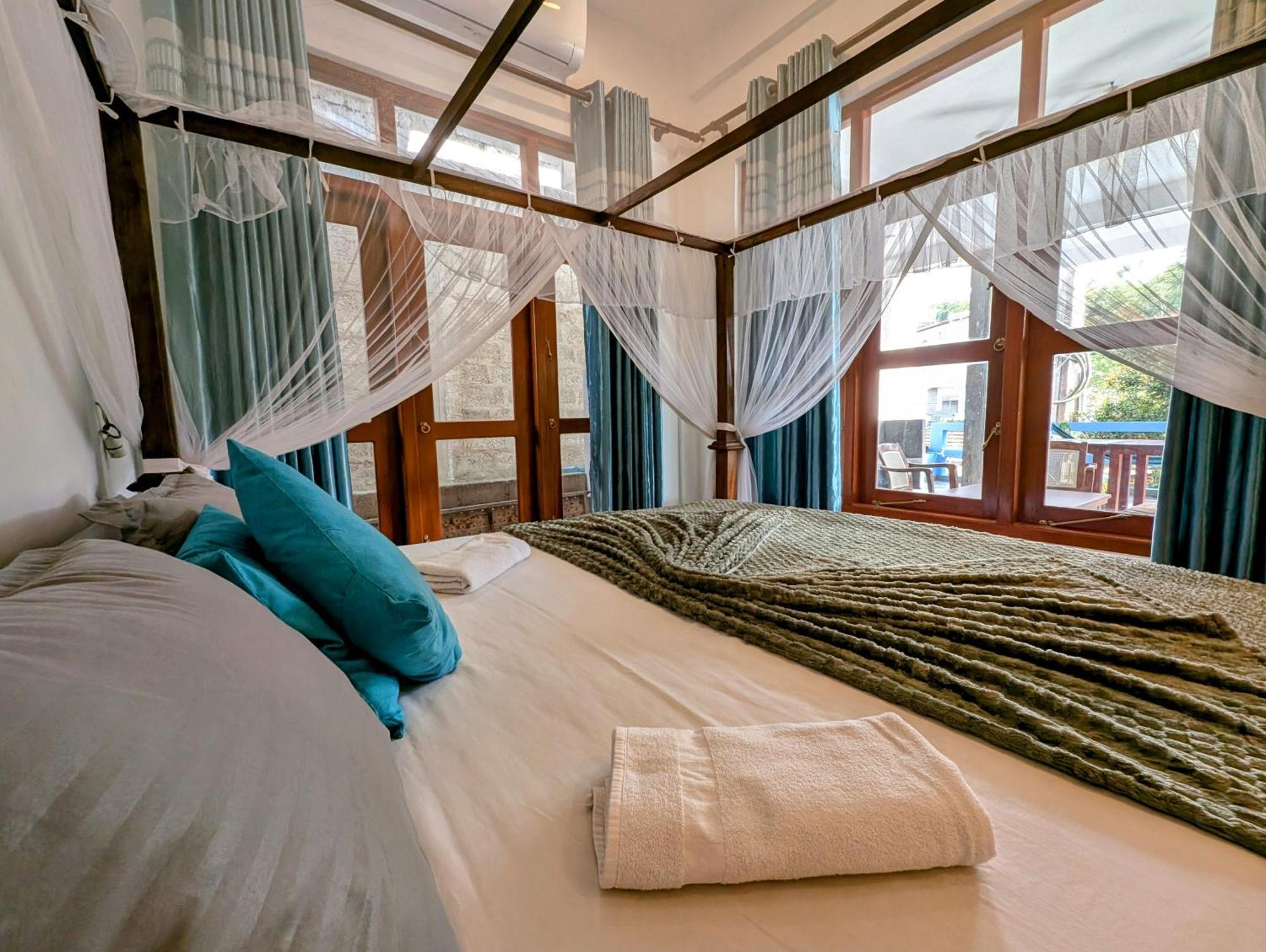 Costels Mirissa Hostel Bagian luar foto