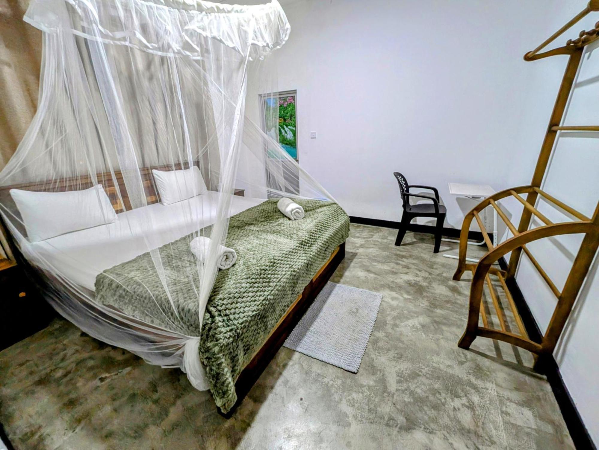 Costels Mirissa Hostel Bagian luar foto